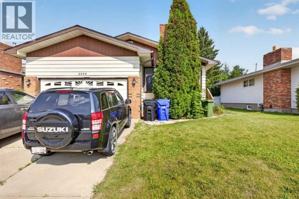 Living room - 5509 57 Avenue, Olds, AB T4H1K1 Photo 2
