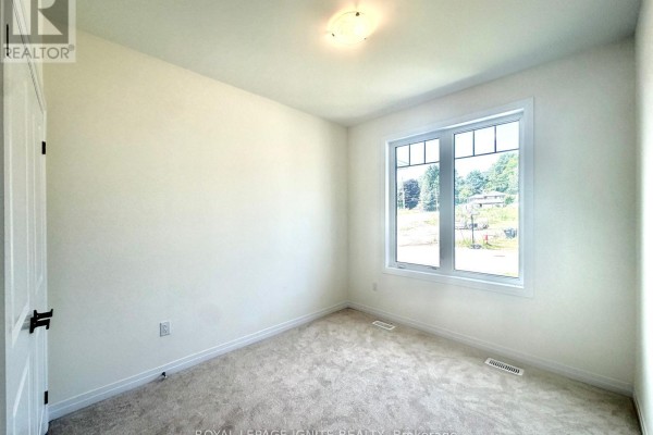 Bedroom 2 - 551 Hudson Street, Midland, ON L4R0J2 Photo 5