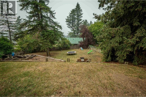 Kitchen - 551 Pearkes Drive, Williams Lake, BC V2G4B1 Photo 3