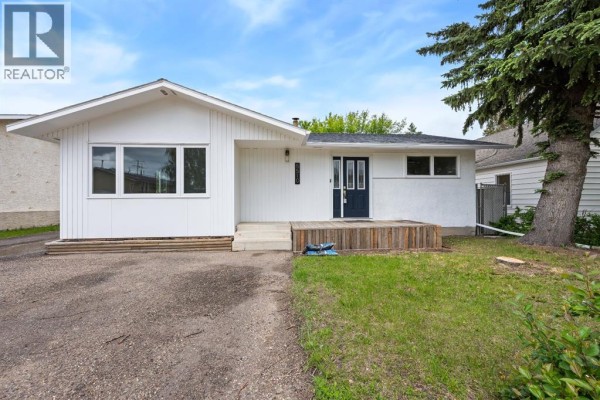 Living room - 5510 45 Street, Lloydminster, AB T9V0C2 Photo 3