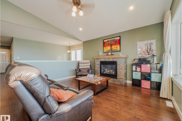 Family room - #521 55101 Ste. Anne Tr, Rural Lac Ste  Anne County, AB T0E1A1 Photo 4