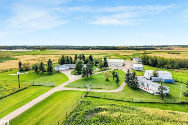 55120 Highway 2 Nw, Rural Sturgeon County, AB T8R1P4 Photo 2