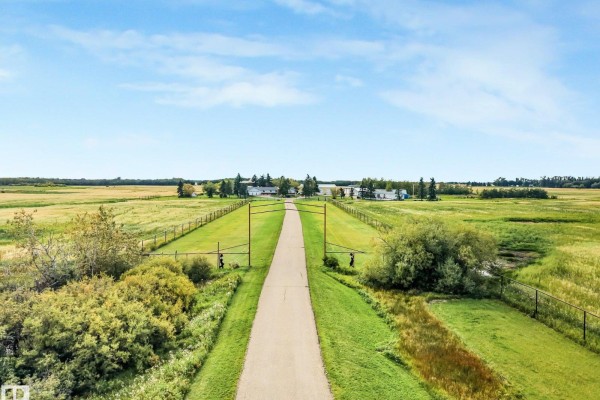 55120 Highway 2 Nw, Rural Sturgeon County, AB T8R1P4 Photo 4