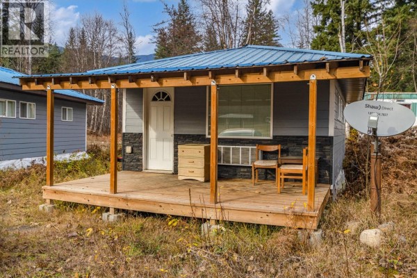 5513 Prosh Frontage Road, Sicamous, BC V0E2J0 Photo 4