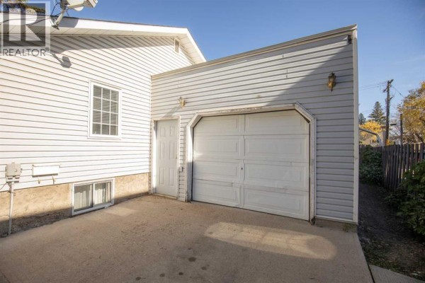 Bedroom - 5515 45 Avenue, Red Deer, AB T4N3L7 Photo 3