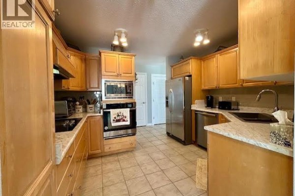 Living room - 5515 W 57 Avenue, Fort Nelson, BC V0C1R0 Photo 3