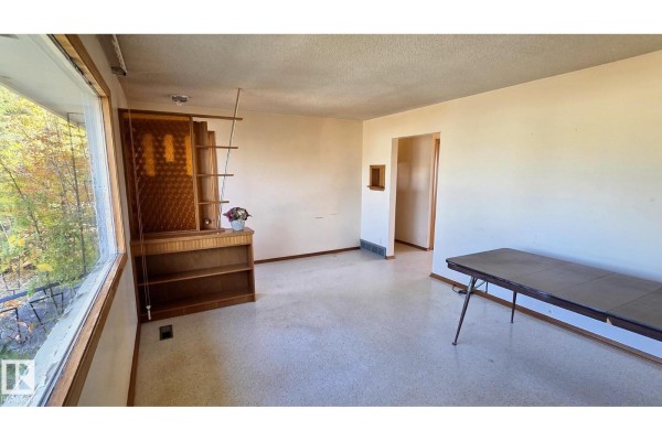 Kitchen - 5517 49 St, Vegreville, AB T9C1G5 Photo 2