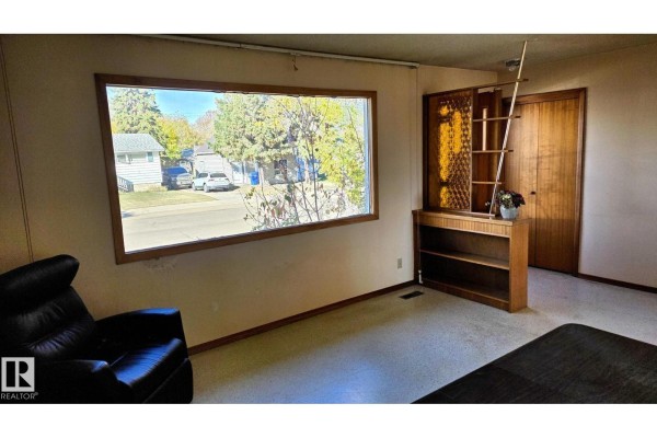 Family room - 5517 49 St, Vegreville, AB T9C1G5 Photo 3