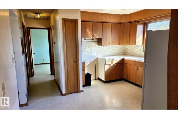 Primary Bedroom - 5517 49 St, Vegreville, AB T9C1G5 Photo 4