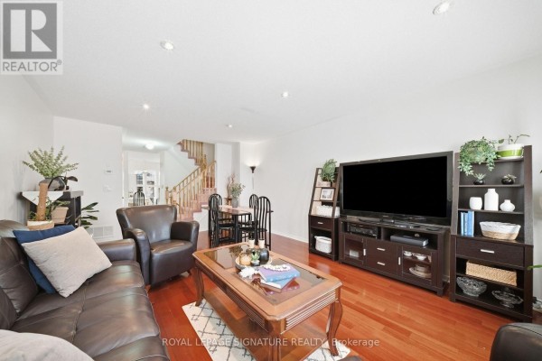 Primary Bedroom - 552 - 83 Mondeo Drive, Toronto, ON M1P5B6 Photo 4