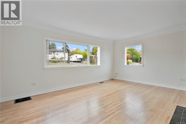 Bedroom - 552 Davida Ave, Saanich, BC V9A2C7 Photo 5