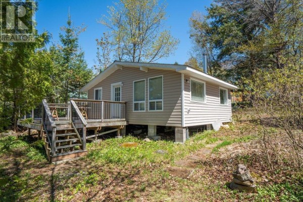 Living room - 552 Kelly Creek Rd, Goulais River, ON P0S1E0 Photo 2