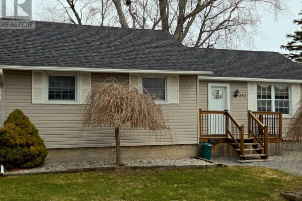 Bedroom 3 - 552 Lakeview Road, Fort Erie, ON L2A4W6 Photo 2