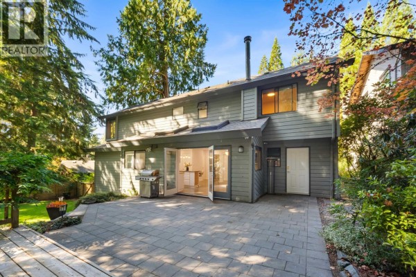 5520 Huckleberry Lane, North Vancouver, BC V7R4N8 Photo 4