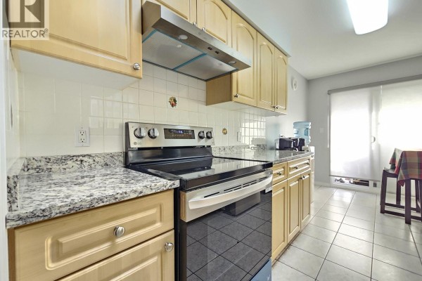5521 Dundee Street, Vancouver, BC V5R3T8 Photo 2