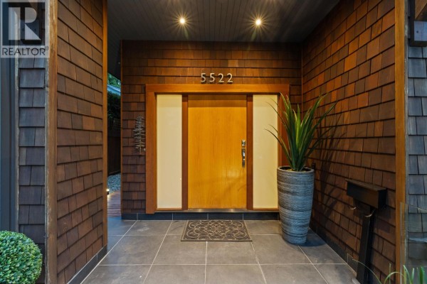 5522 Deerhorn Lane, North Vancouver, BC V7R4S6 Photo 3