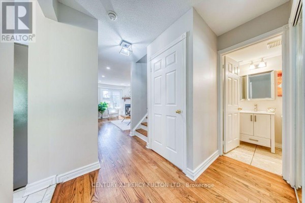 Primary Bedroom - 5522 Holbrook Road, Mississauga, ON L5M5G4 Photo 4