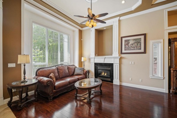 5528 189a Street, Surrey, BC V3S6X1 Photo 3