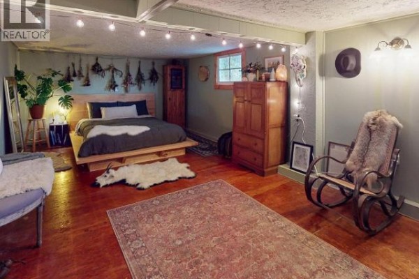 Primary Bedroom - 5528 Park Ave, Powell River, BC V8A3W9 Photo 4