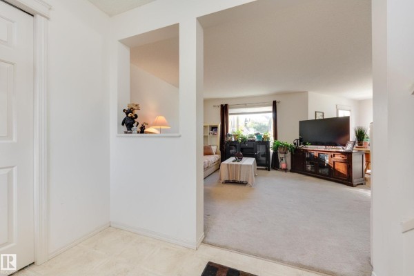 Bedroom 2 - 553 Glenwright Cr Nw, Edmonton, AB T5T6K8 Photo 5