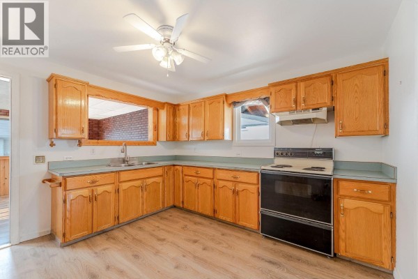 Family room - 553 Papineau Street, Penticton, BC V2A4X6 Photo 2