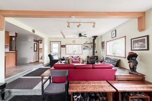 Kitchen - 55302 Rge Road 261, Rural Sturgeon County, AB T8R0V6 Photo 3