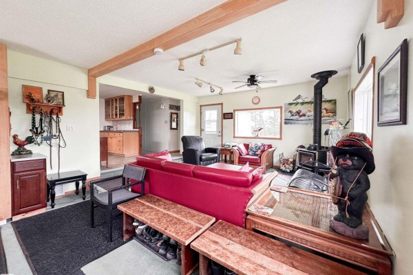 Family room - 55302 Rge Road 261, Rural Sturgeon County, AB T8R0V6 Photo 4
