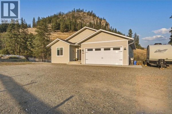 Living room - 5531 6 Highway, Coldstream, BC V1B3E2 Photo 4