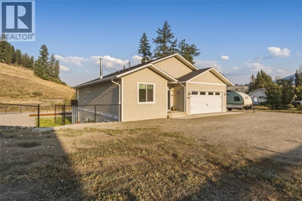 Kitchen - 5531 6 Highway, Coldstream, BC V1B3E2 Photo 5