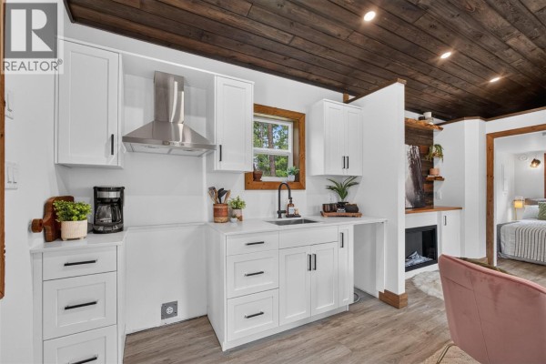Loft - 5533 33 Highway Unit# 3, Beaverdell, BC V0H1A0 Photo 5