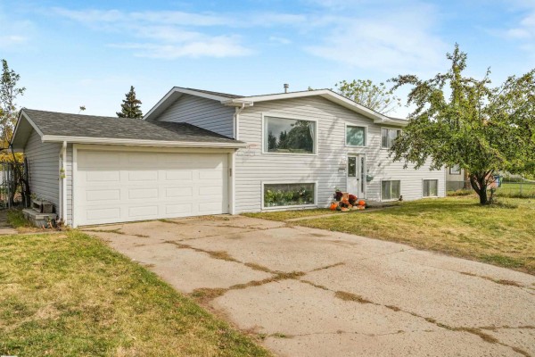 Family room - 5535 55a St, Wetaskiwin, AB T9A2A7 Photo 4