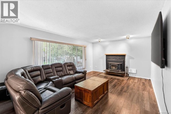 Living room - 5536 Falls St, Port Alberni, BC V9Y7Y6 Photo 2
