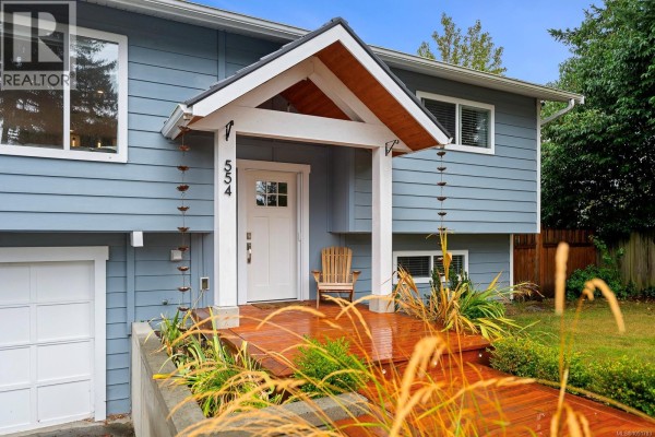 Residential for sale at 554 Cormorant St, Comox, BC - MLS® NvwPVr