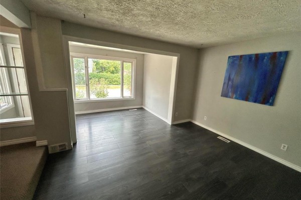 Eat in kitchen - 554 Ritchot Street, Winnipeg, MB R2H2X3 Photo 3