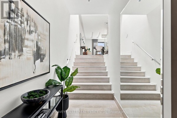 Media - 554 St Clements Avenue, Toronto, ON M5N1M6 Photo 2