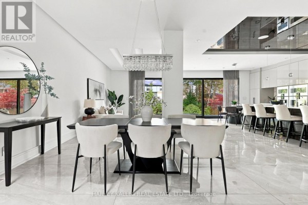 Living room - 554 St Clements Avenue, Toronto, ON M5N1M6 Photo 3
