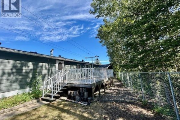 Den - 5544 53 Street, Fort Nelson, BC V0C1R0 Photo 4