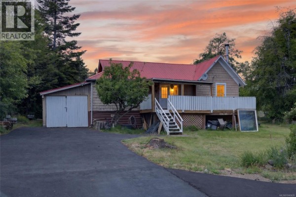 5545 Island Hwy S, Union Bay, BC V0R3B0 Photo 3