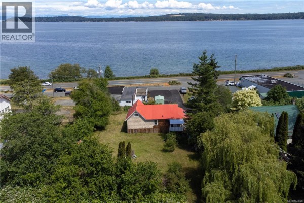 5545 Island Hwy S, Union Bay, BC V0R3B0 Photo 5