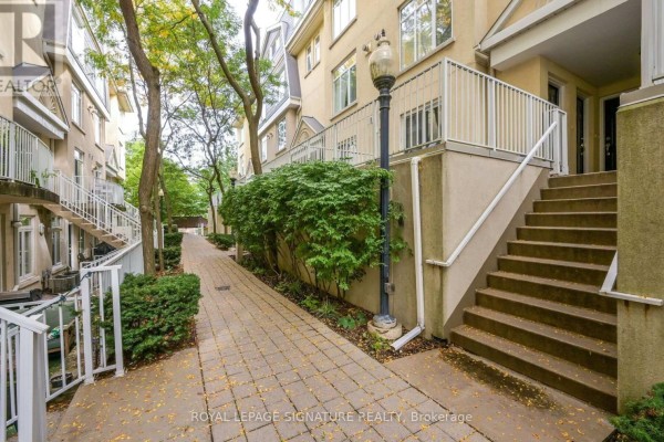 Primary Bedroom - 555 - 36 Stadium Road, Toronto, ON M5V3P4 Photo 4