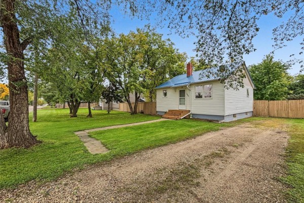 Kitchen - 555 Lacrosse Street W, Virden, MB R0M2C0 Photo 2