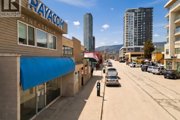 555 Lawrence Avenue, Kelowna, BC, photo 2
