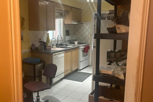 5550 Cosmic Crescent, Mississauga, ON L4Z3R9 Photo 3