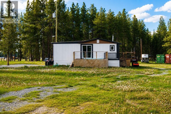 Living room - 5553 93/95 Highway, Ta Ta Creek, BC V0B2E0 Photo 4