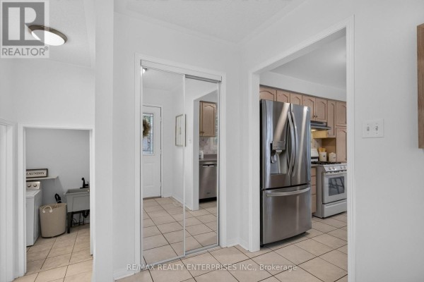 Eating area - 5555 Linwell Place, Mississauga, ON L5M6L7 Photo 4