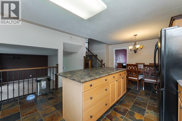 Living room - 5559 Heyer Road, Prince George, BC V2N6J3 Photo 3