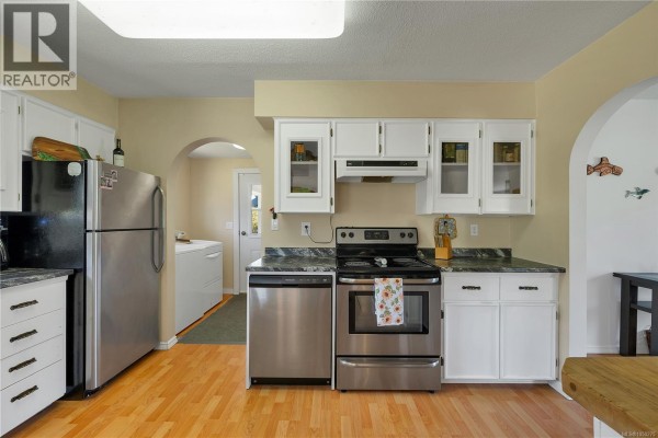 Family room - 556 Coal Harbour Rd, Port Hardy, BC V0N1K0 Photo 2