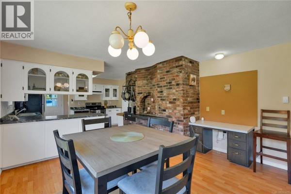 Hobby room - 556 Coal Harbour Rd, Port Hardy, BC V0N1K0 Photo 4