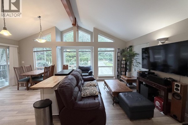 5565 Riley Road, Halfmoon Bay, BC V7Z1B6 Photo 4