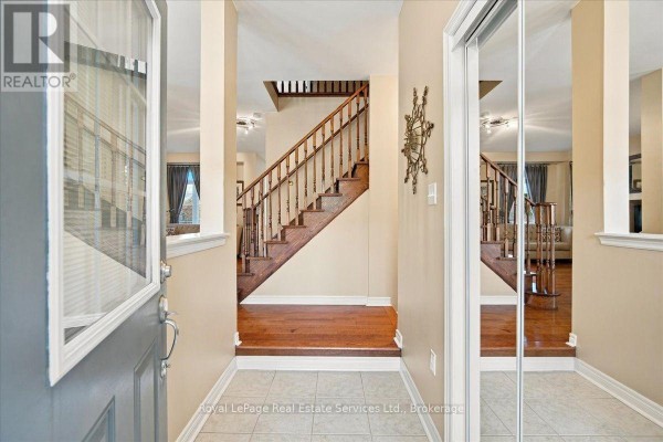 Great room - 5569 Waterwind Crescent, Mississauga, ON L5M0G3 Photo 5